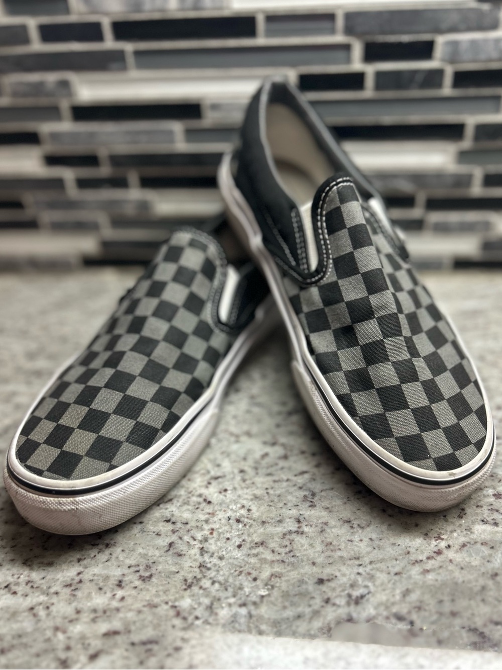Vans Men's Black & Gray Checkered Slip-On Canvas Shoes size 8, women’s 9.5